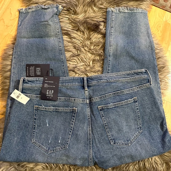 NEW w Tags - GAP girlfriend Crop Jeans Size 33- (20” ax at the waist) - Picture 5 of 14